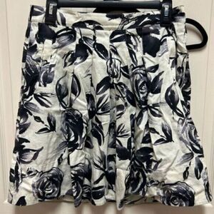 CAbi Rosie Floral Pleated Skirt Women Side Pockets Ivory and Purple